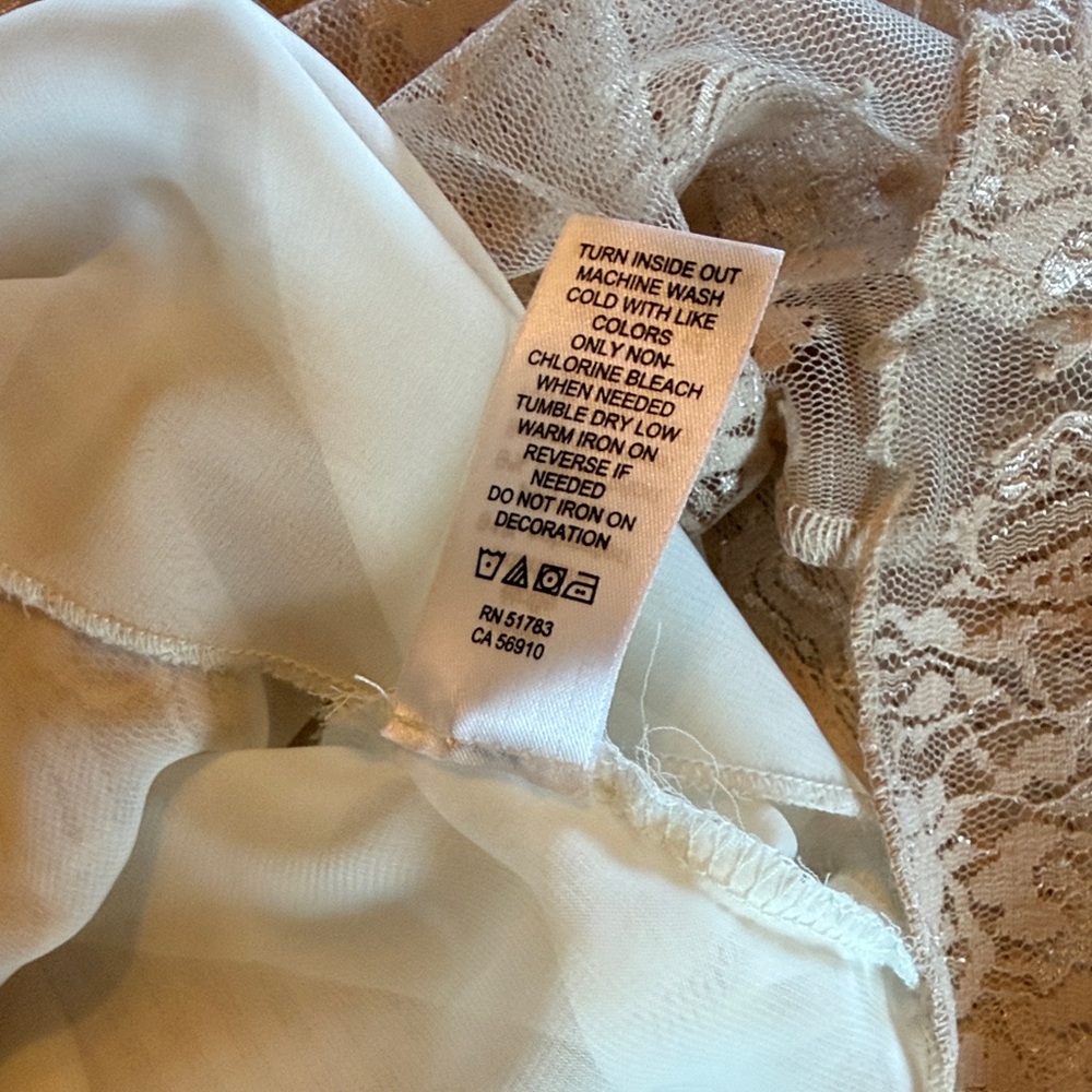 Studio Y Short Sleeve Top With La E Overlay And Beaded Neckline. Size L View 6